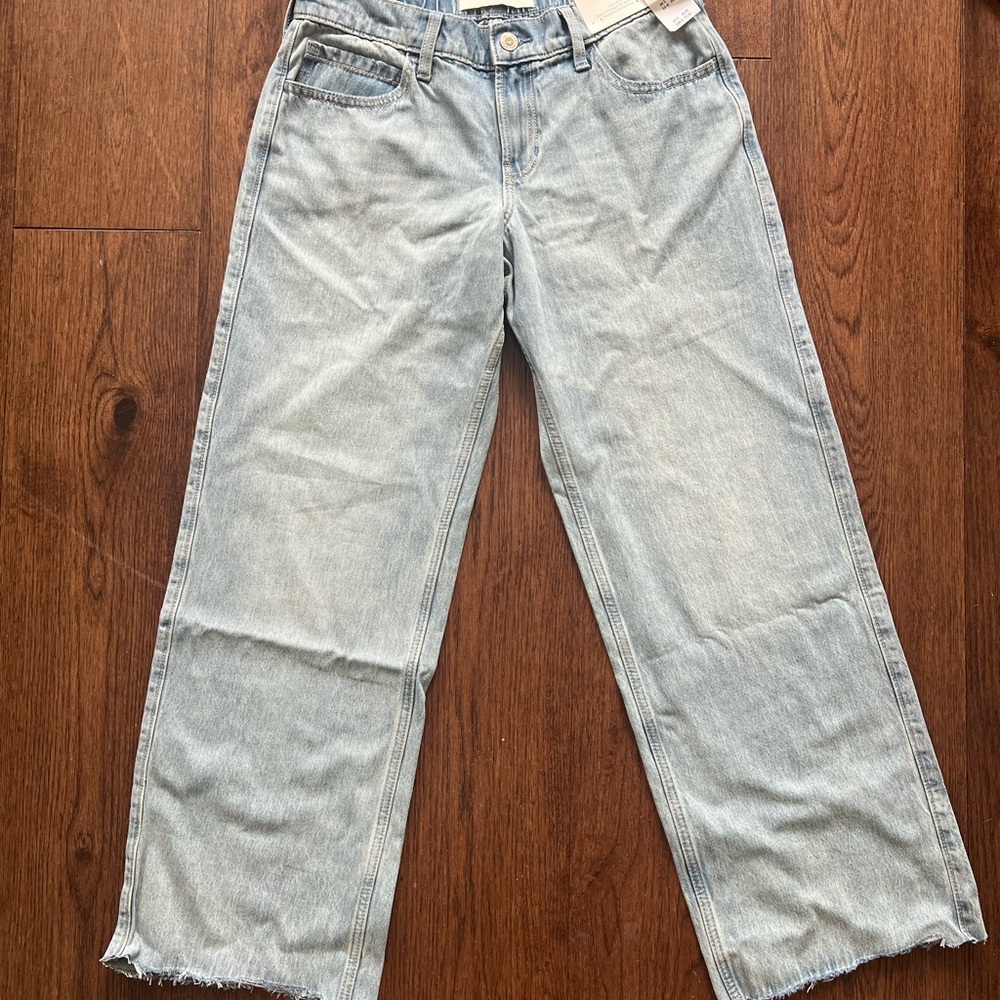 Low-Rise Light Wash Comfort Waistband Baggy Jeans